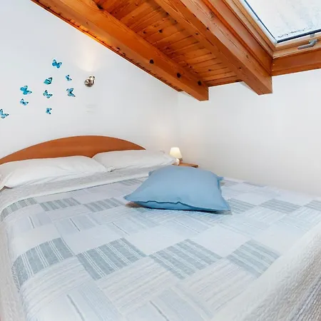 Apartman Lea *