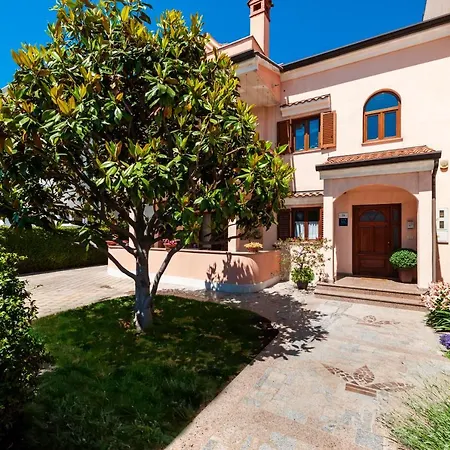Lea Apartment *