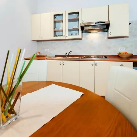 Lea Apartment *