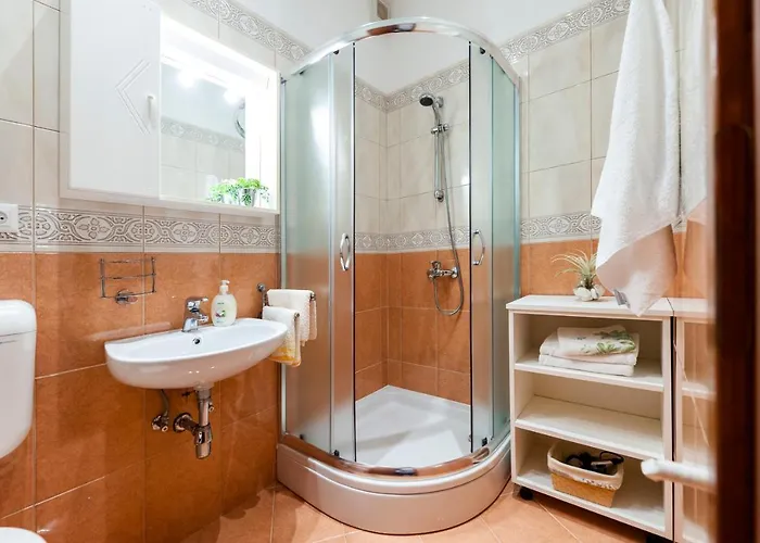 Lea Lejlighed *